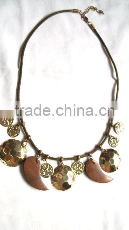 white collar necklace