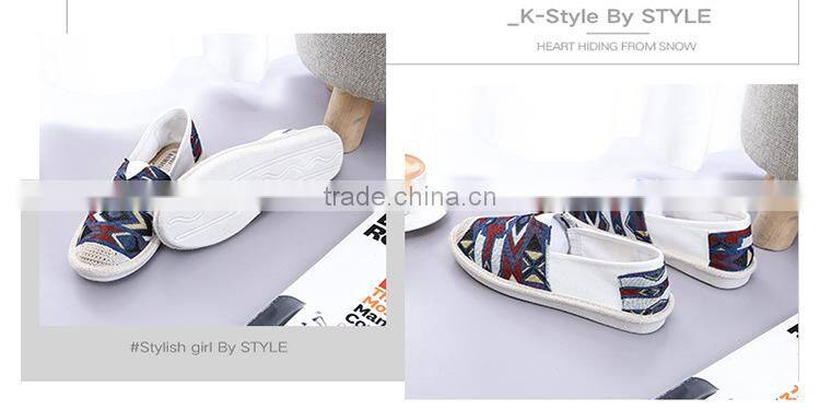 Woman slip-on weave fashion canvas shoes with different color