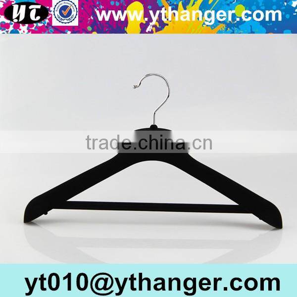 YY0451 black mens t shirts plastic hanger velvet thin clothes hanger with logo