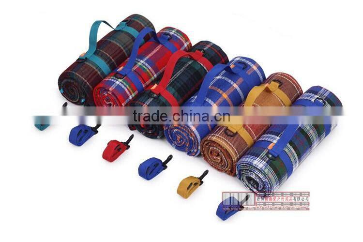 TOOTS Factory Outdoor Foldable fleece Picnic Blanket with handle