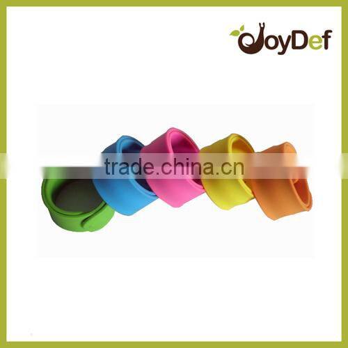 Fashion Silicone Reflective Slap Wrap customized logo silicone snap bracelet