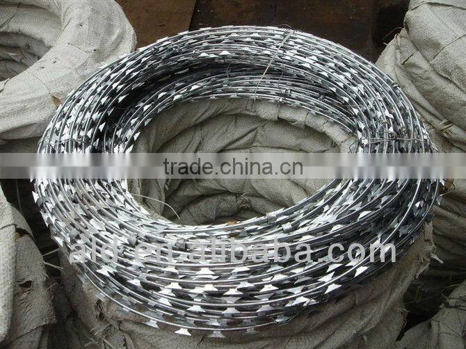 High Quality and Low Price Anti-climb Razor Barbed Wire Packing( (professional factory)