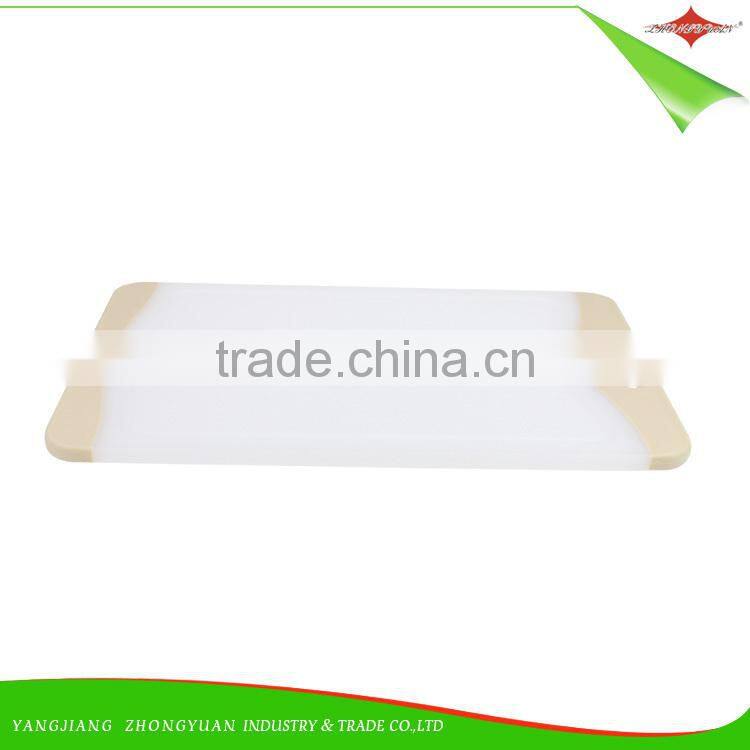 ZY-R1003 reliable quality plastic cutting board chopping block with TPR hanging hole