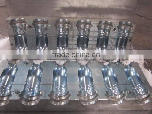 Blowing molding machine