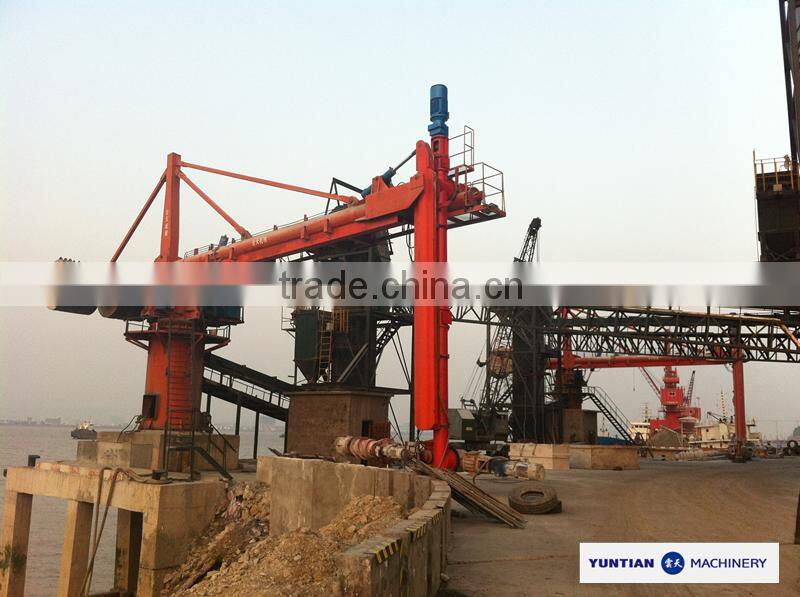 Bulk material screw type ship unloader
