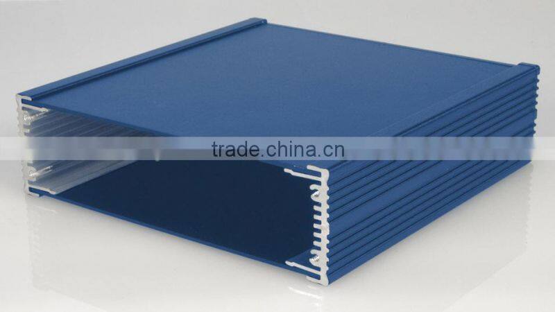 Aluminium extrusion case with heat-sink cover