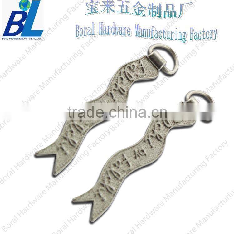 Rotatable snake shape decorative zipper pull