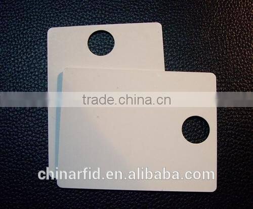 Long Range RFID Printing Barcode on Clothing Hang Tags