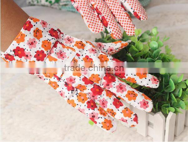 Printed Cotton With Gardening Glove