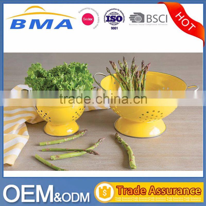 Wholesale Kitchen Food Washing Self Draining Pasta Bowl Wide Grip Handles