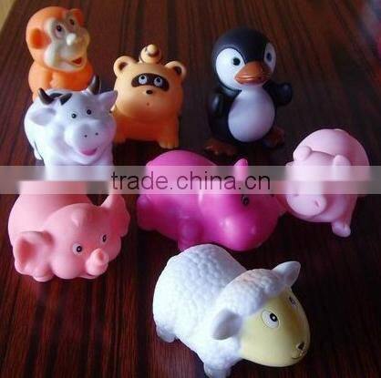 Eco-friendly PVC dolphin shape bath floating animal toy for babies