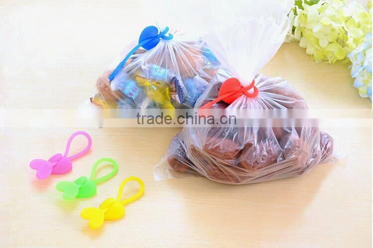 New design heart shape cute custom plastic circle cable clips