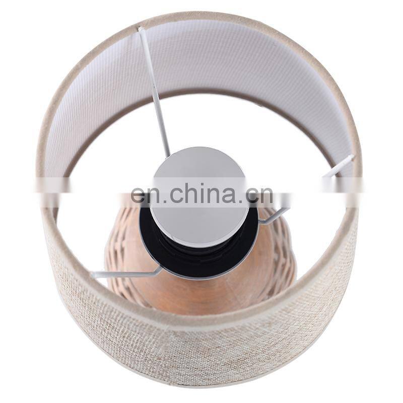 European style antique ceramic table lamp and ratton pattern desk lamp