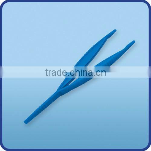 Disposable sterile wound dressing pack/custom tweezers