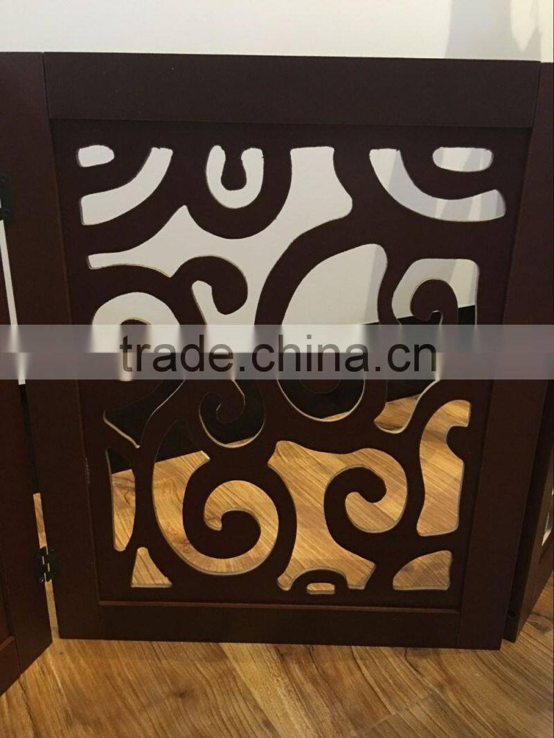 Foldable Wooden Pet Gate with different carve patterns