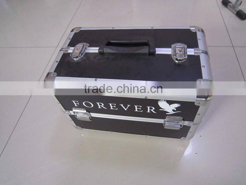 black useful carrying locking aluminum cosmetic case with trays