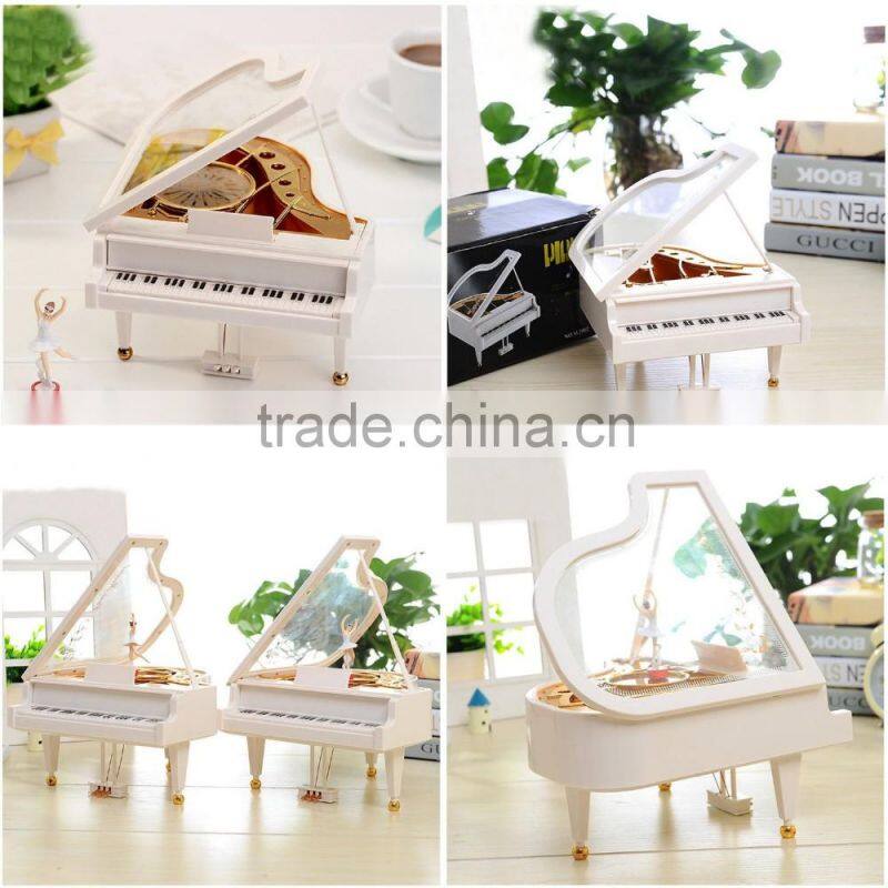 Creative Valentine's Day Gift Laputa Piano Dancing Lovely Ballerina Girls Rotating Music Box Vintage Mechanical Classical