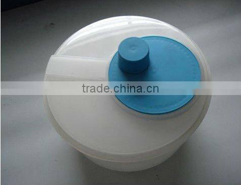 Plastic vegetable and fruit salad spinner