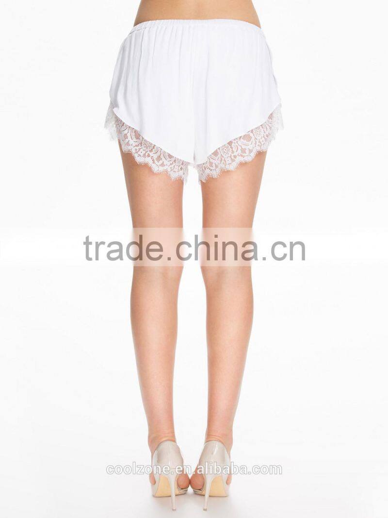 Fashion regular fit run shorts women elegant shorts with lace trim