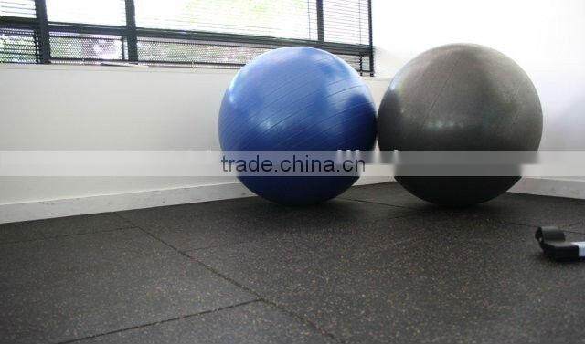 Crumb rubber flooring mat