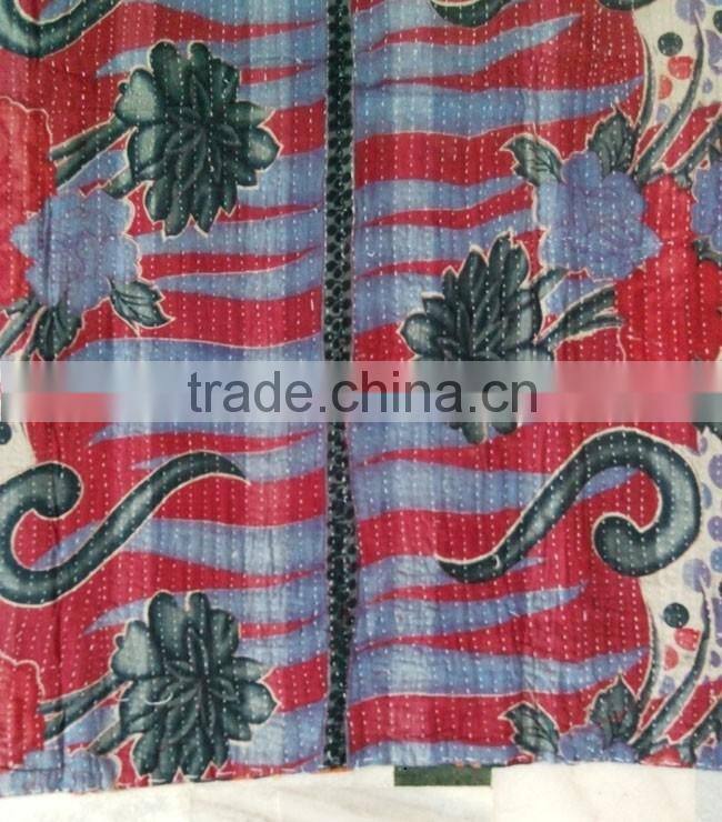 Beautiful flower Embroidery vintage sari fabric kantha quilt / Blanket/Gudari