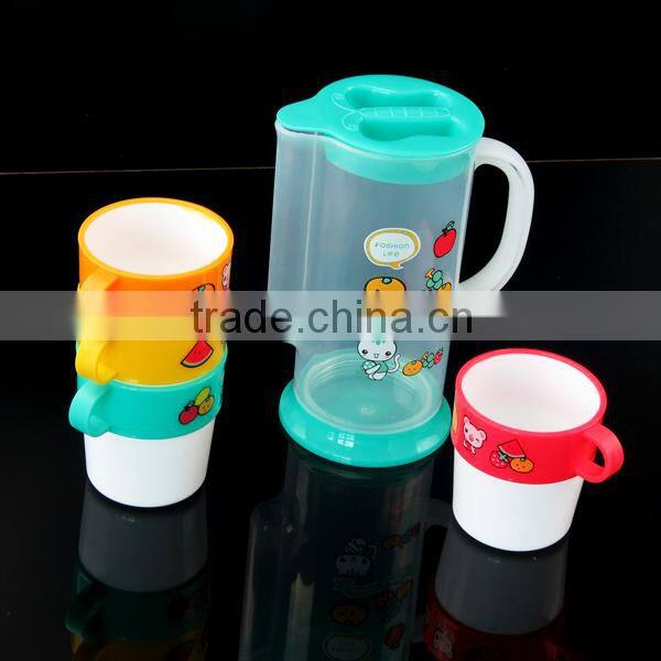 1.4 L Plastic water pitcher with stackable mugs