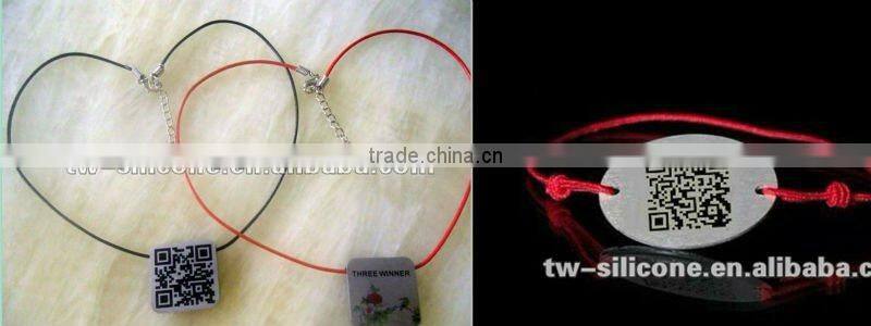 new design child tracking bracelets with QR