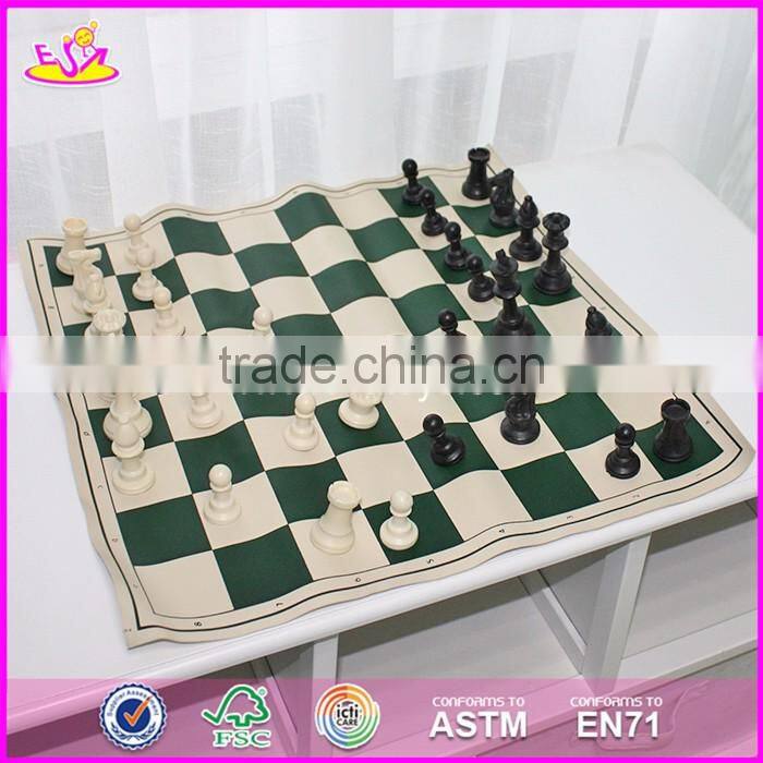 2017 Manufacturer of portable wooden travel chess set for sale W11A057