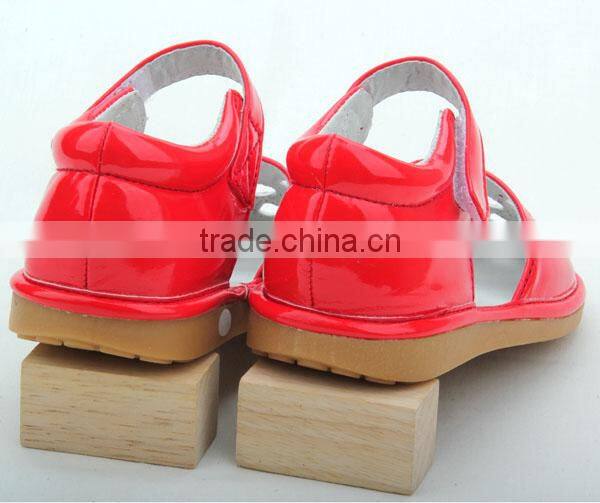 Good quality cheap fashion squeaky shoes kids sandals china