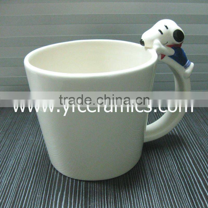 YF18621 embossed porcelain coffee mug with lid