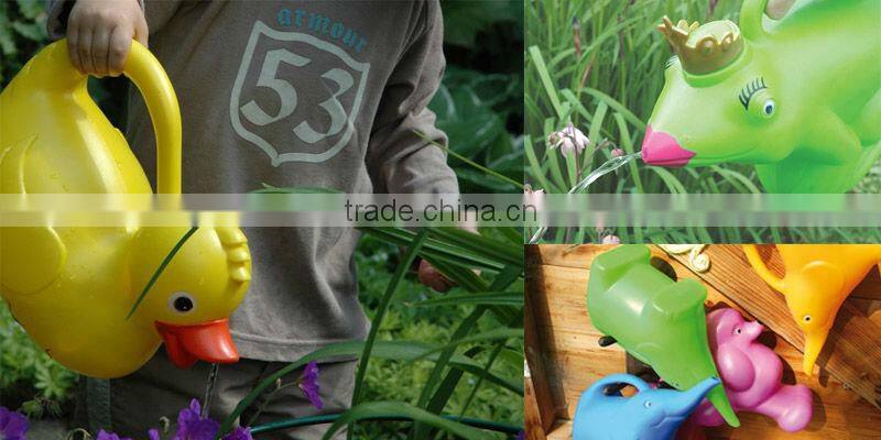designed snail shape plastic watering can
