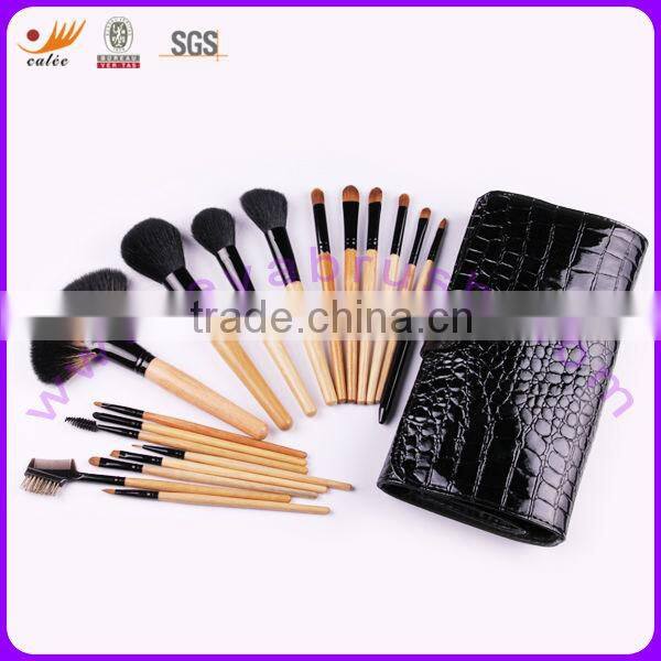 Professional Makeup Brush Set with Wooden Handle, Applicable for Face, Lip, and Eyebrow