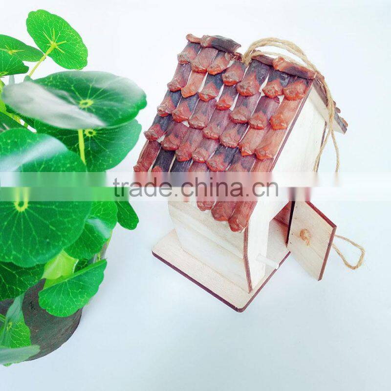 Wooden love of the bird's nest