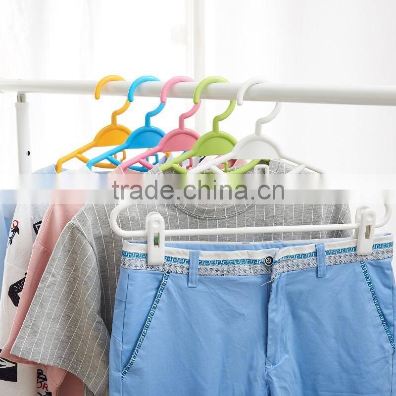 hot sale plastic clothes hanger with clips, high quality