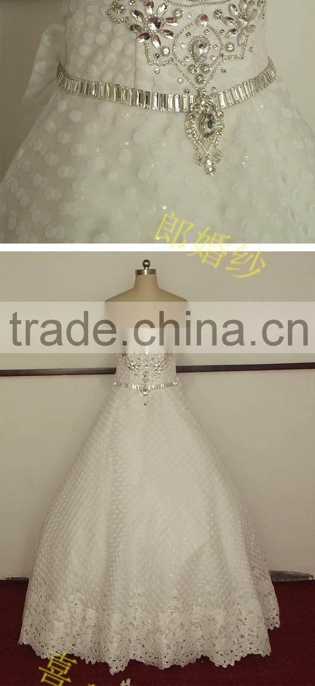 Charming bling beaded sleeveless tulle and lace applique ball gown wedding dress with sweetheart neckline