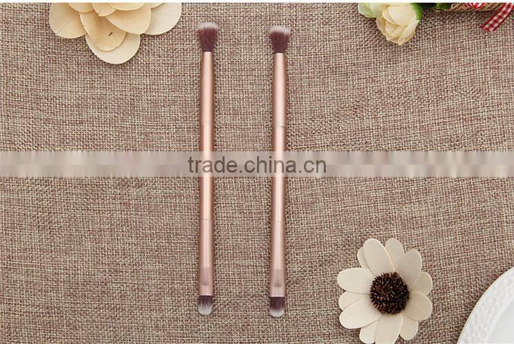 Long wooden handle eye shadow brush blooming brush 1pc