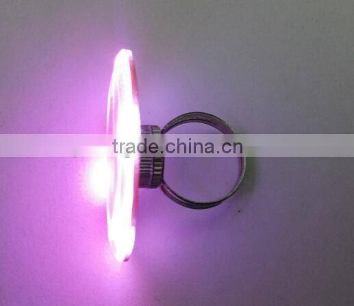 Christmas Party Lighting Toy Small Plastic Flashing Diamond Finger Rings Toys LED Glowing Kids Finger Rings Gadget