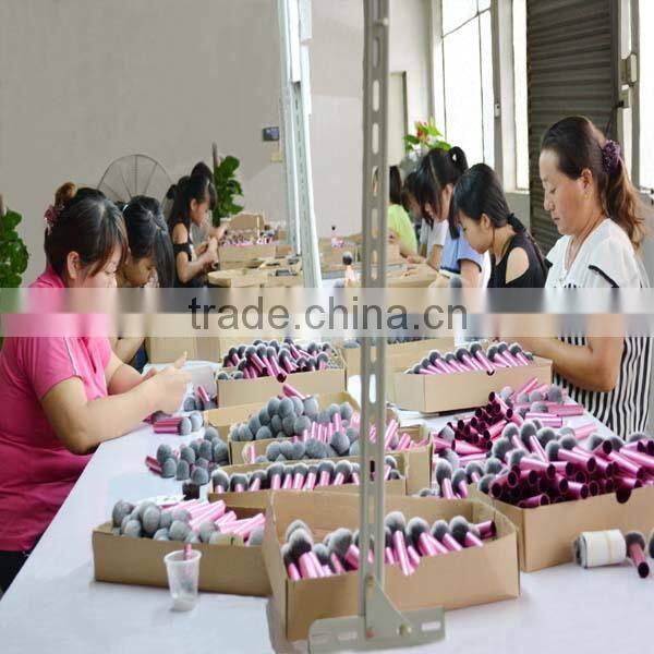 Hot Selling Comma Shape Plastic Handle Facial Cleansing Brush