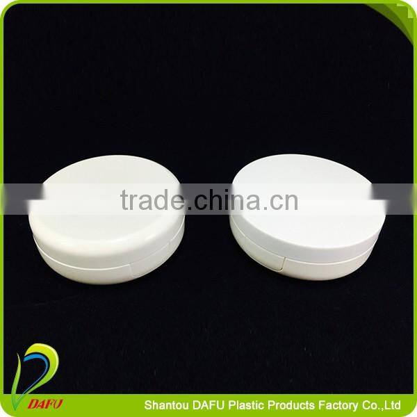 Nice-looking case with mirror finish white cosmetic powder packaging