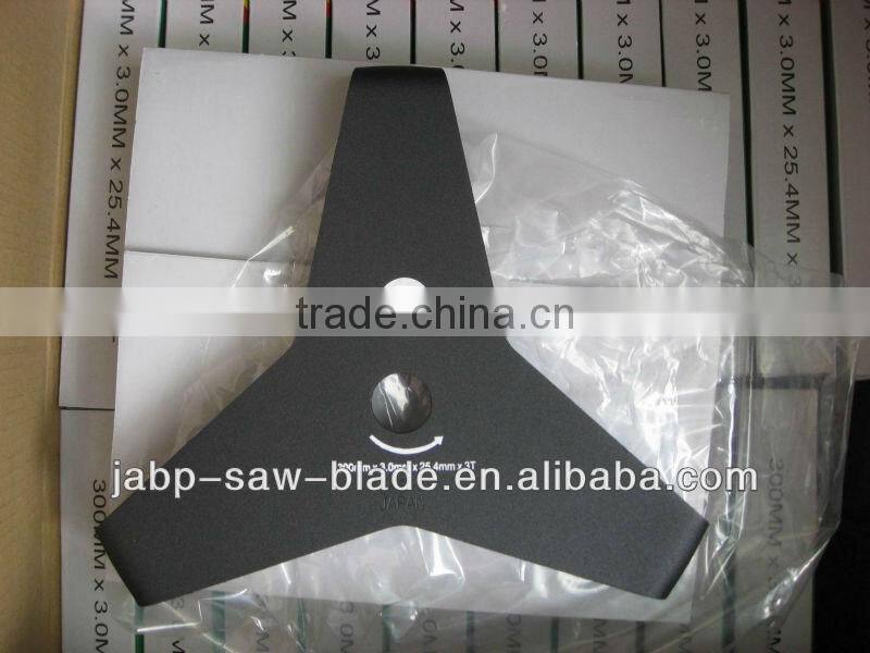 Bend grass cutting blade