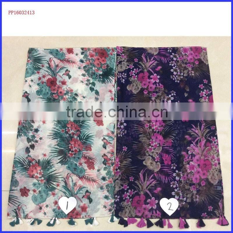 2016 small red flower printed scarf with fringe wholesale