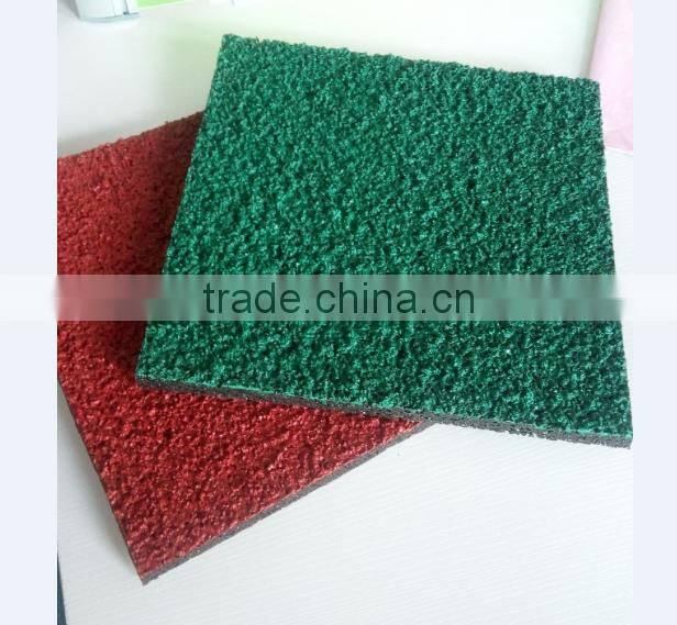 Breathable freely running track/low-cost plastic running track