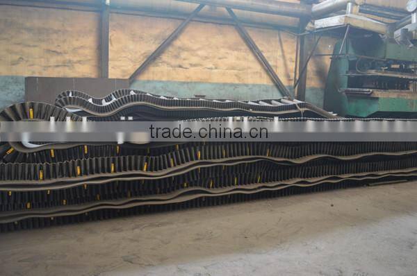 material conveying machine corrugated sidewall with cleat conveyor belt