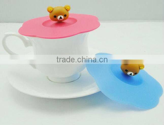 Custom ceramic coffee mug with silicone lid