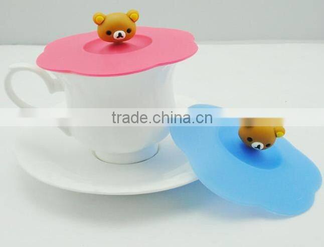 Custom ceramic coffee mug with silicone lid