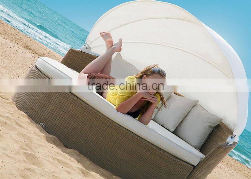 2017 Trade Assurance comfortable round shape pe round rattan wicker chaise sun daybed with plastic canopy