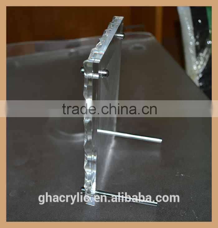 GH-P0002clear acrylic digital photo frame put on the desk