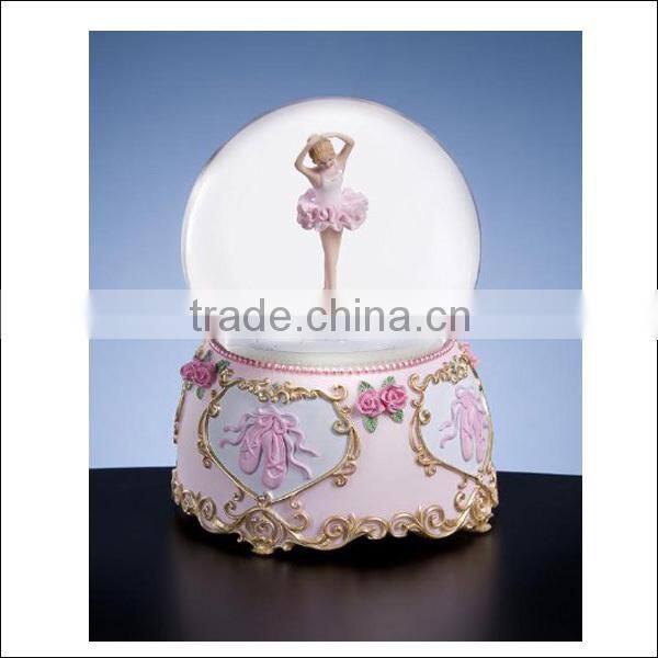 Chinese Cheap Custom Christmas Tree Plastic Snow Globe