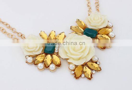 New Hot Selling Flower Choker Collar Vintage Pendant Statement Necklace Women