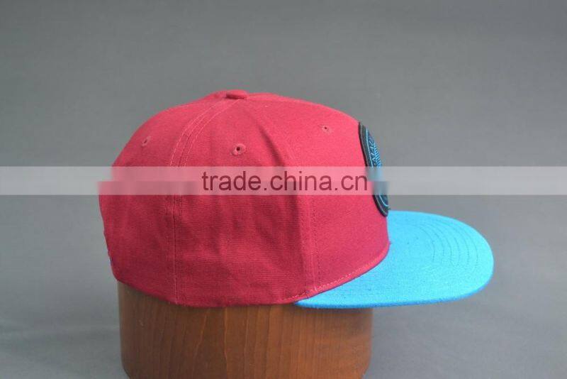 Custom 100% cotton twill 6-panel snapback cap with woven label